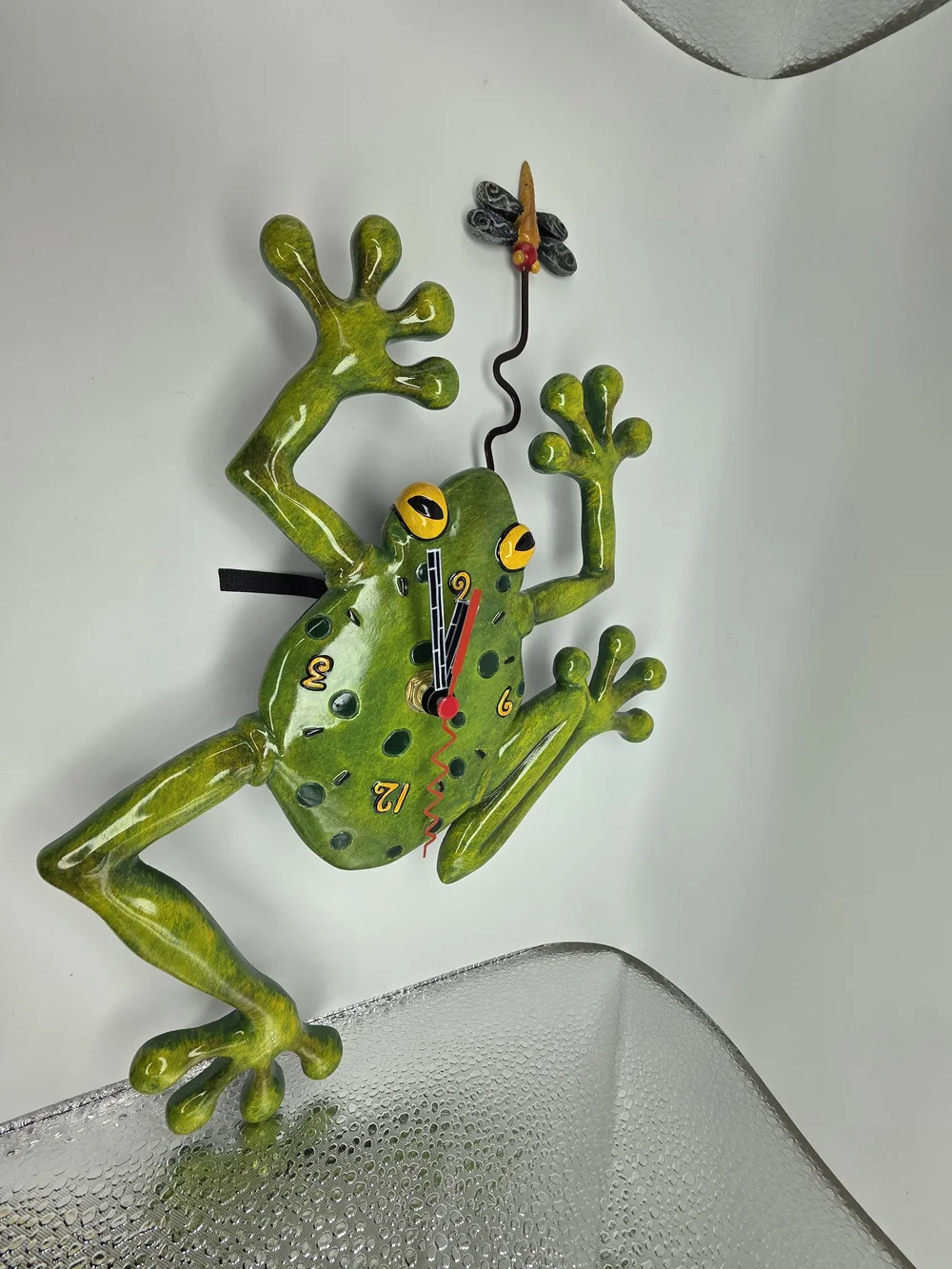 Whimsical Green Frog Wall Clock - Playful Home Accent